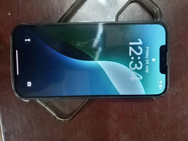 Apple iPhone 13 4