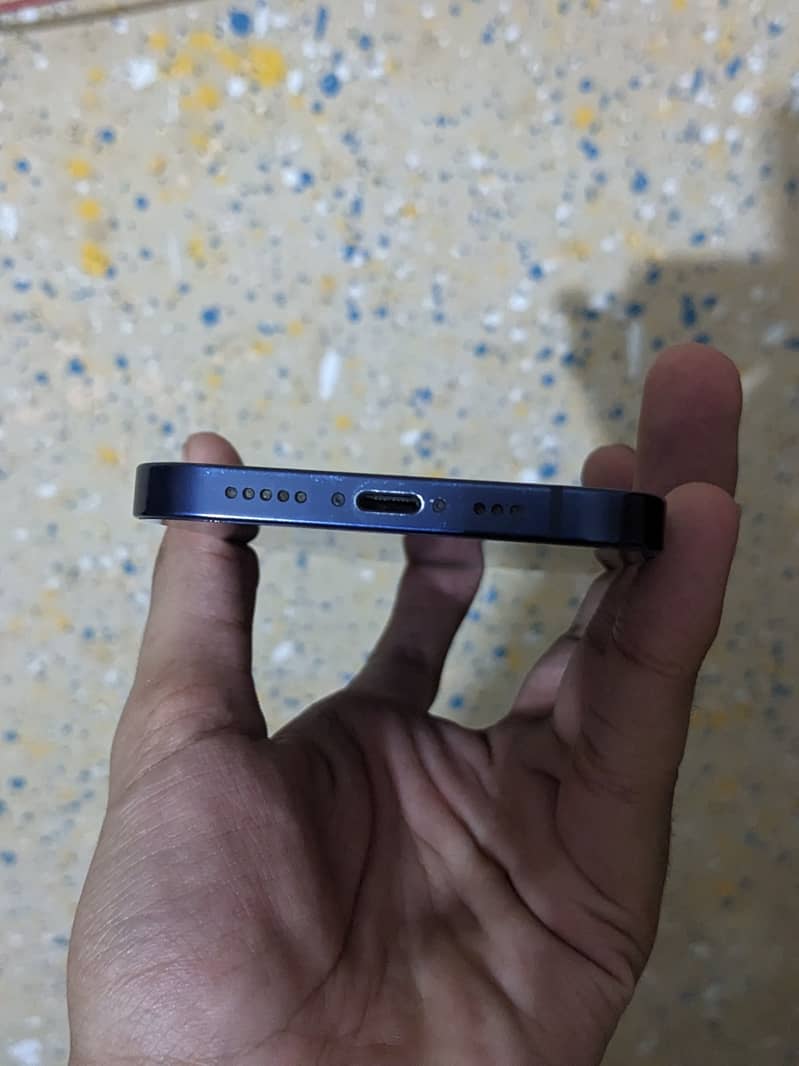 iPhone 12 4