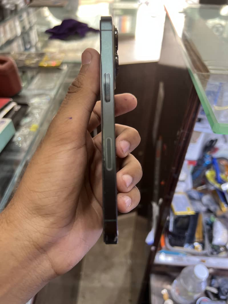 iPhone 13 Pro 4