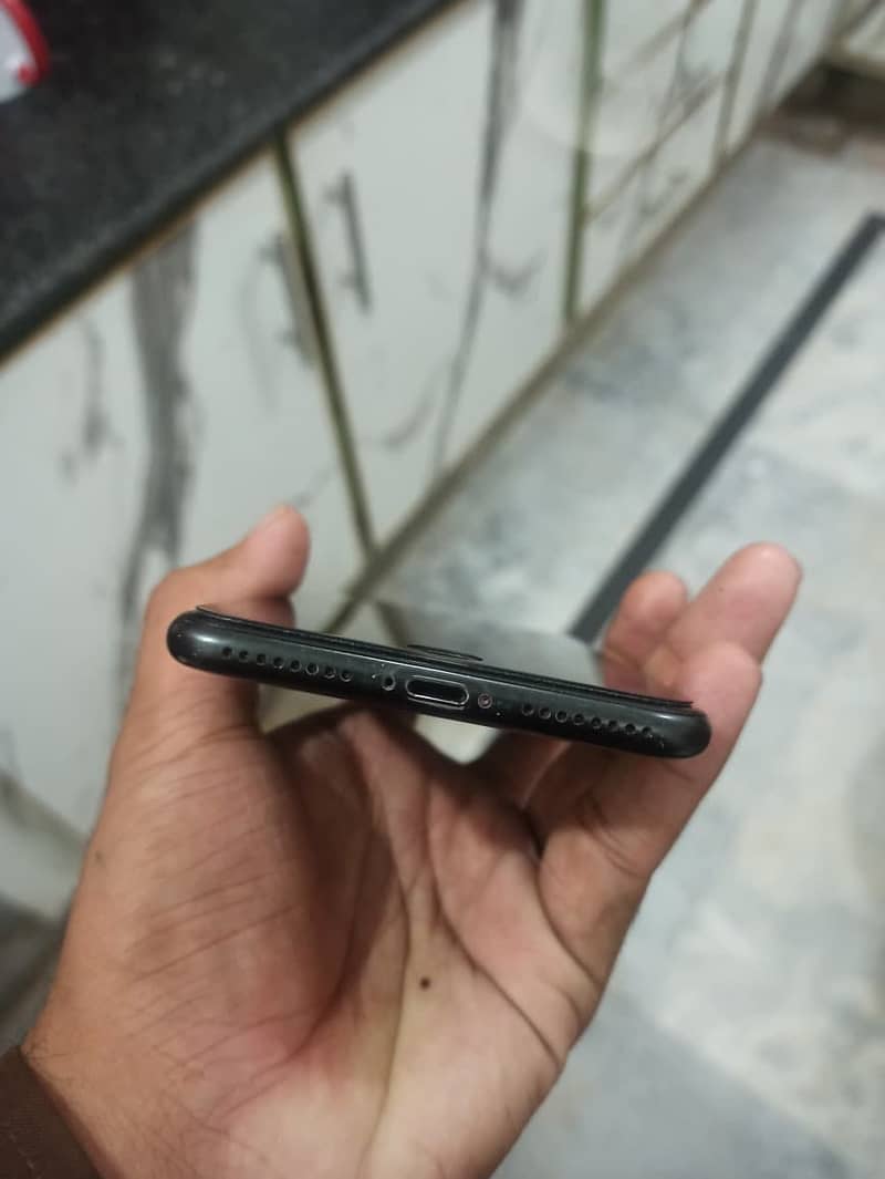 Apple iPhone 7 Plus 4