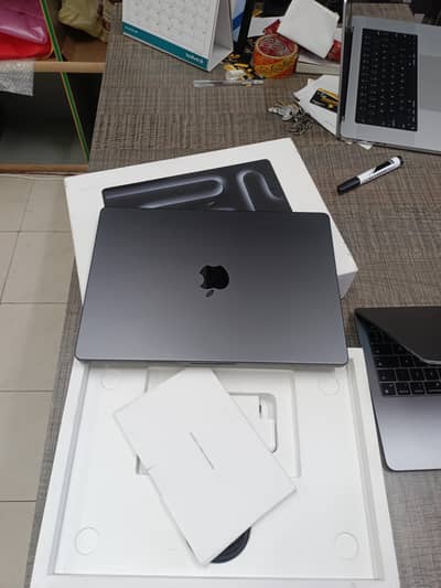 MACBOOK PRO M4 2024 14 INCH FULL BOX 16GB RAM 1TB SSD 14 CC 100 HLT