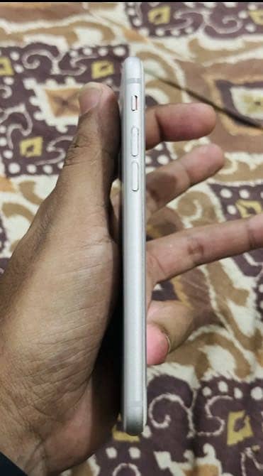 Apple iPhone 8 4