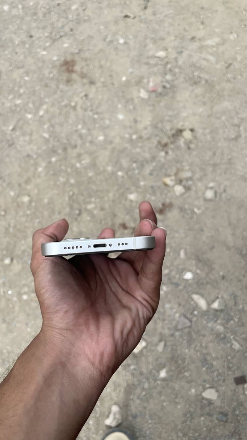 Apple iPhone 13 4