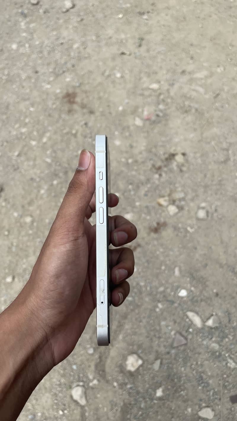 Apple iPhone 13 5