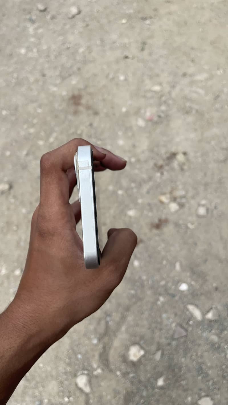 Apple iPhone 13 6