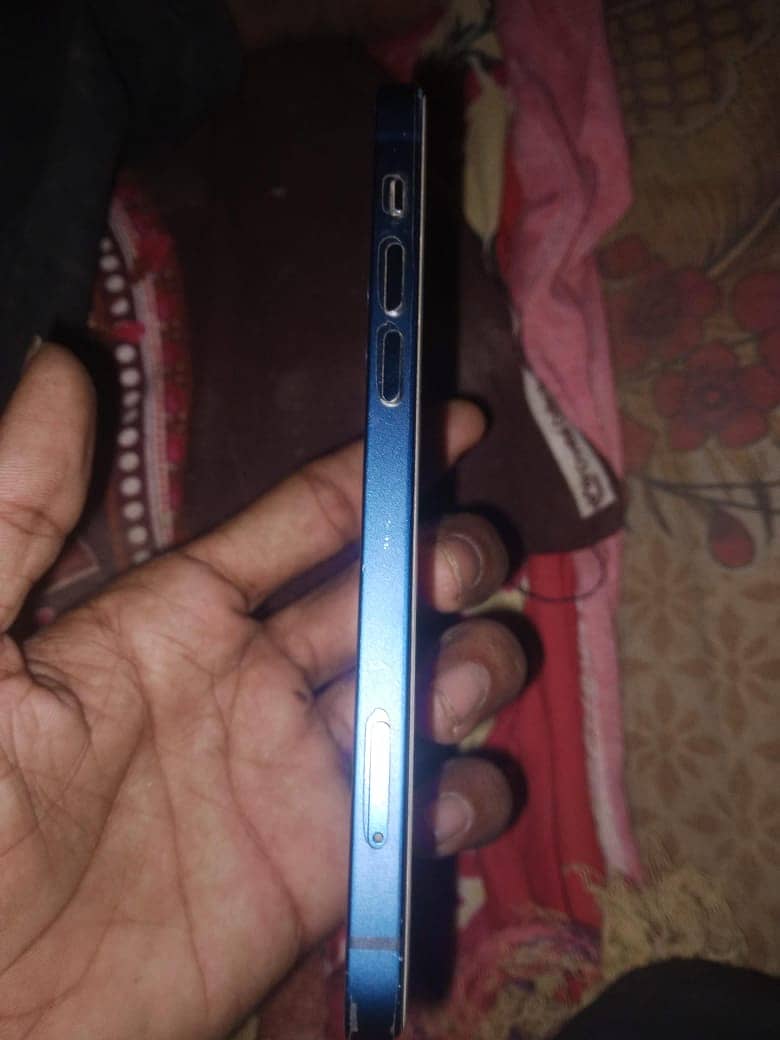 Apple iPhone 12 5