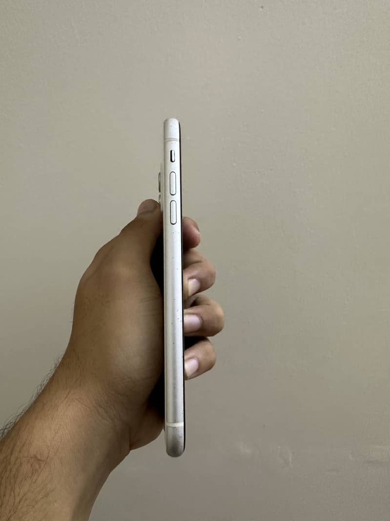IPHONE 11 0