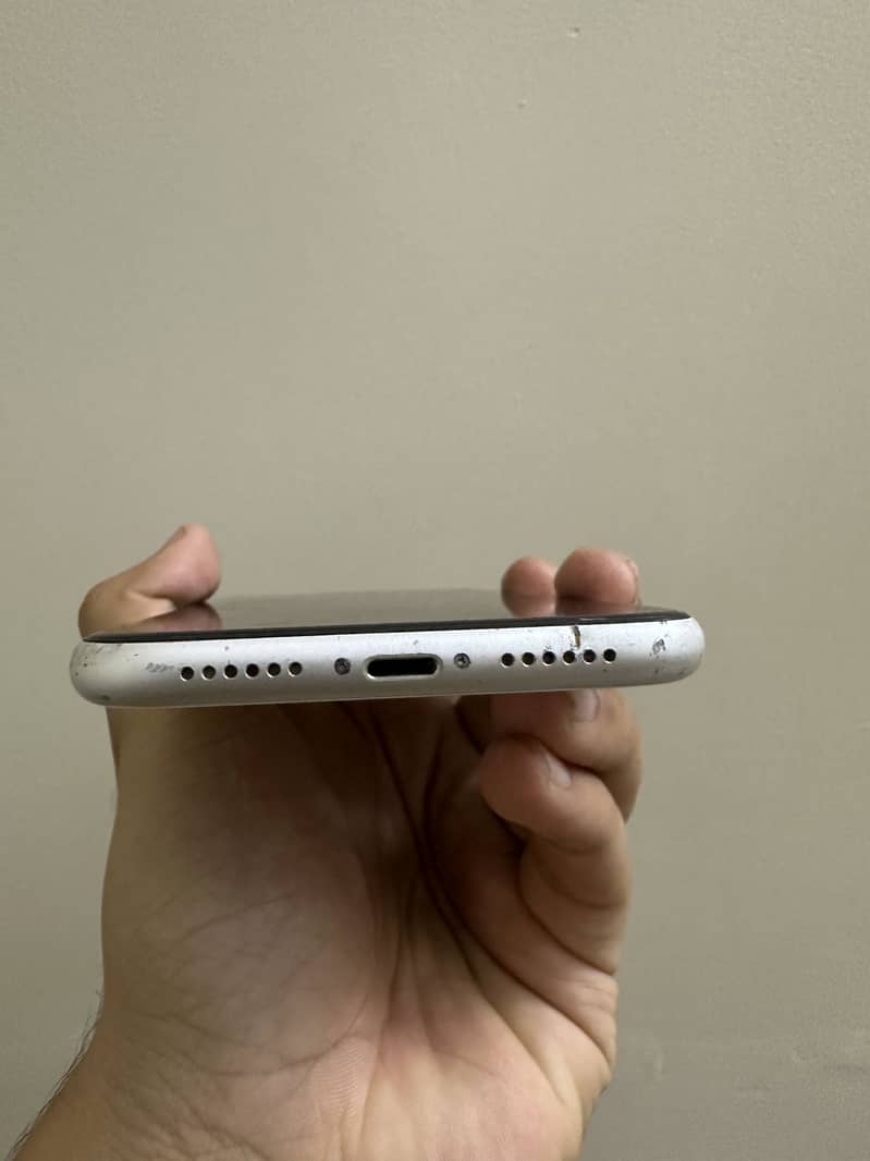 IPHONE 11 4