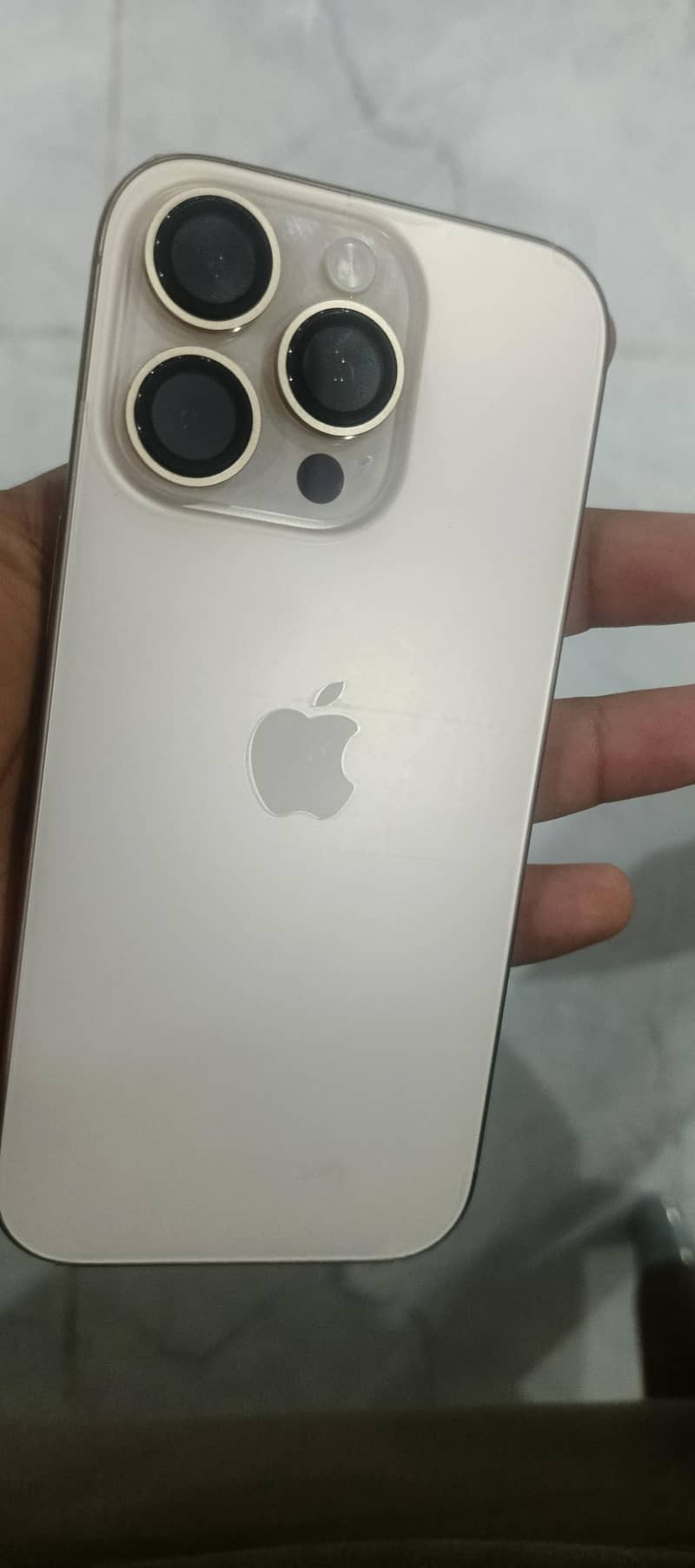Apple iPhone 16 Pro 0