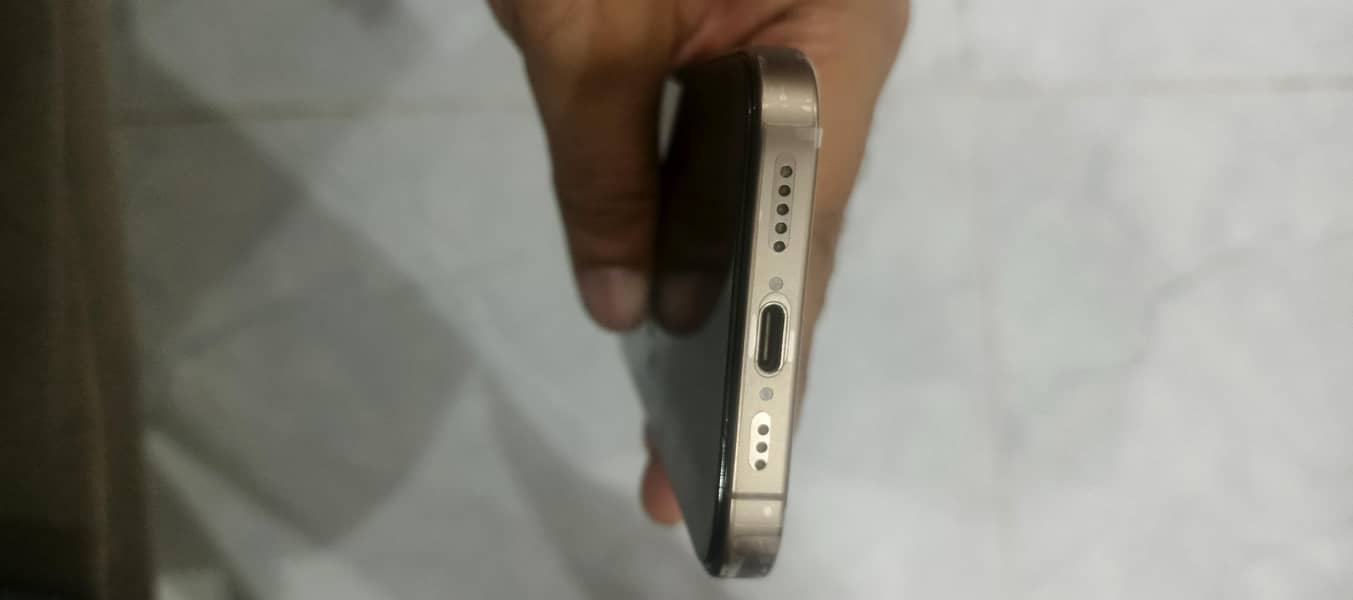 Apple iPhone 16 Pro 1