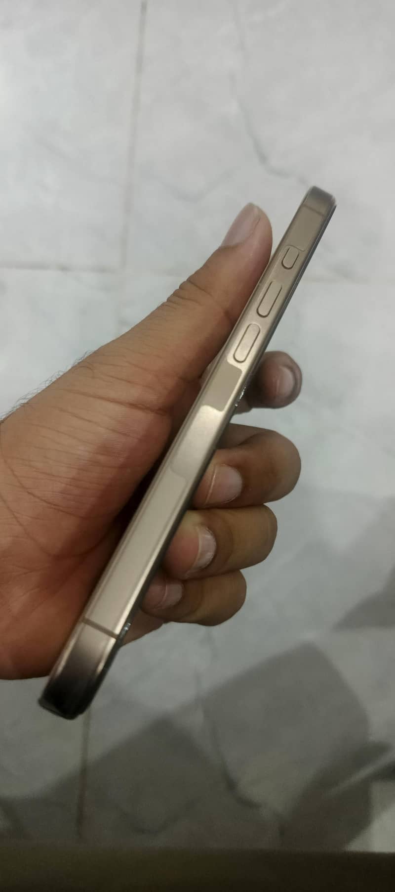 Apple iPhone 16 Pro 2