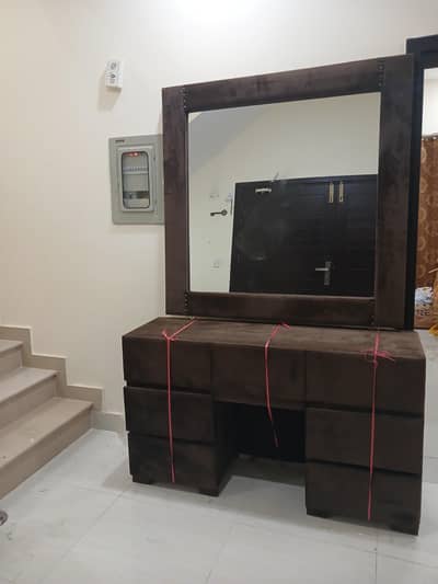 Modern Velvet Upholstered Dressing Table with Large Mirror (Like New)