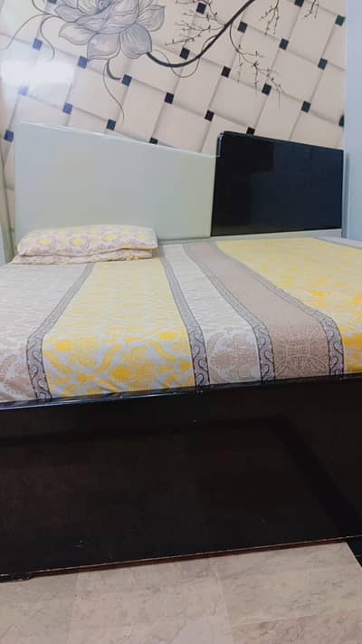 complete four piece Bed Room-set-Bed- wardroop-Dreesing- sid table