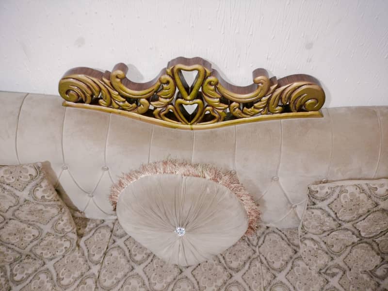 Modern sofa. 0