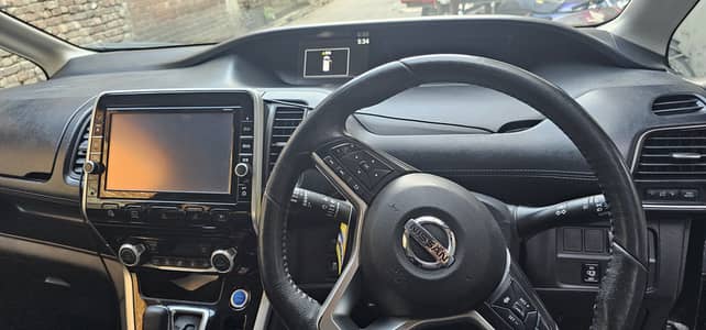 Nissan Serena 2018