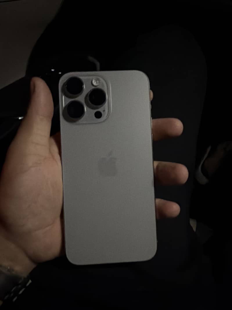 Apple iPhone 15 Pro Max 2