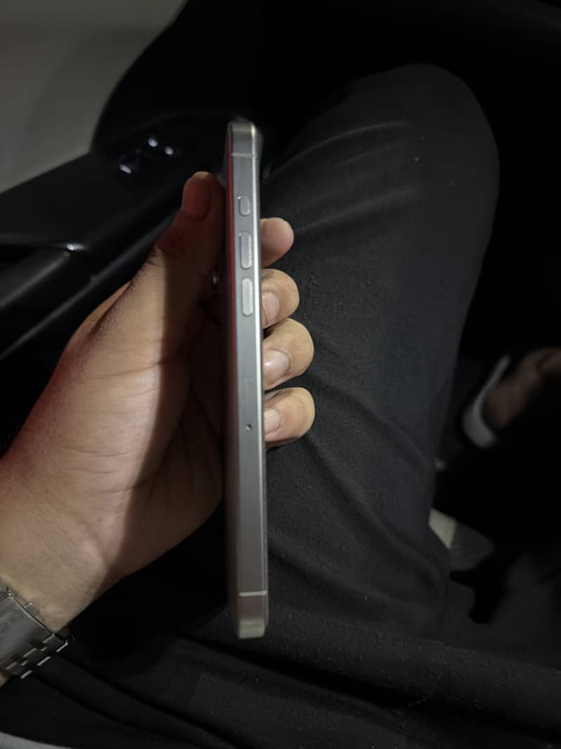 Apple iPhone 15 Pro Max 3