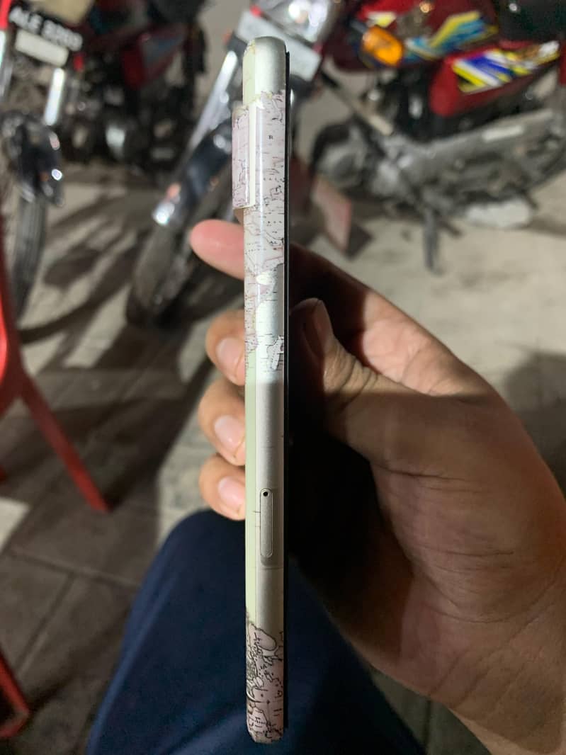 Google Pixel 7 4