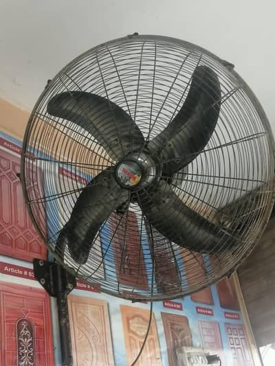 ROYAL MAGNUM AND BRACKET FAN FOR SALE