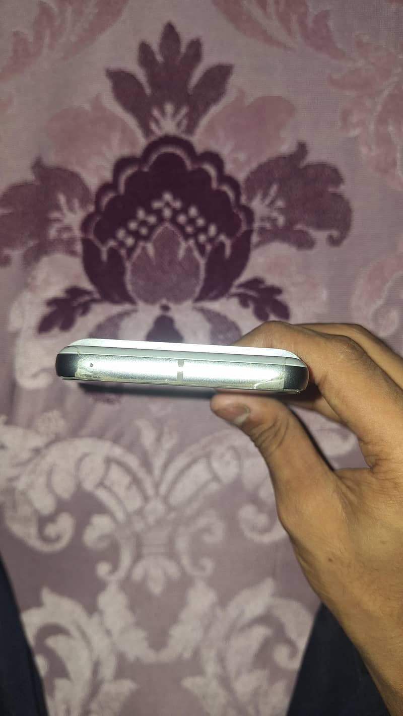Google Pixel 8 4