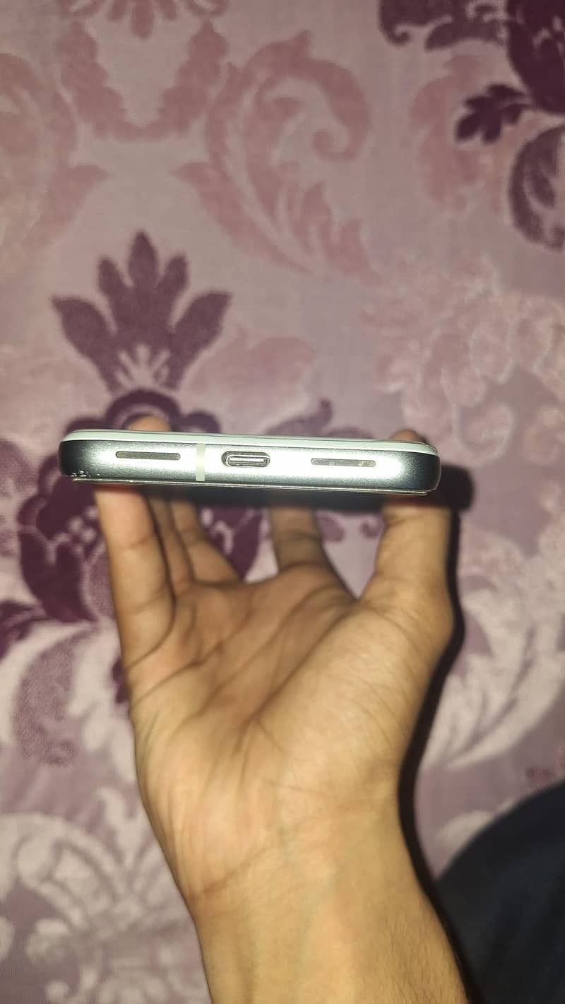 Google Pixel 8 5