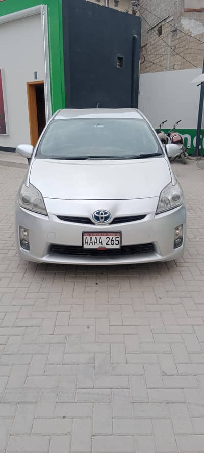 urgent sale Prius s-led 1.8 push start