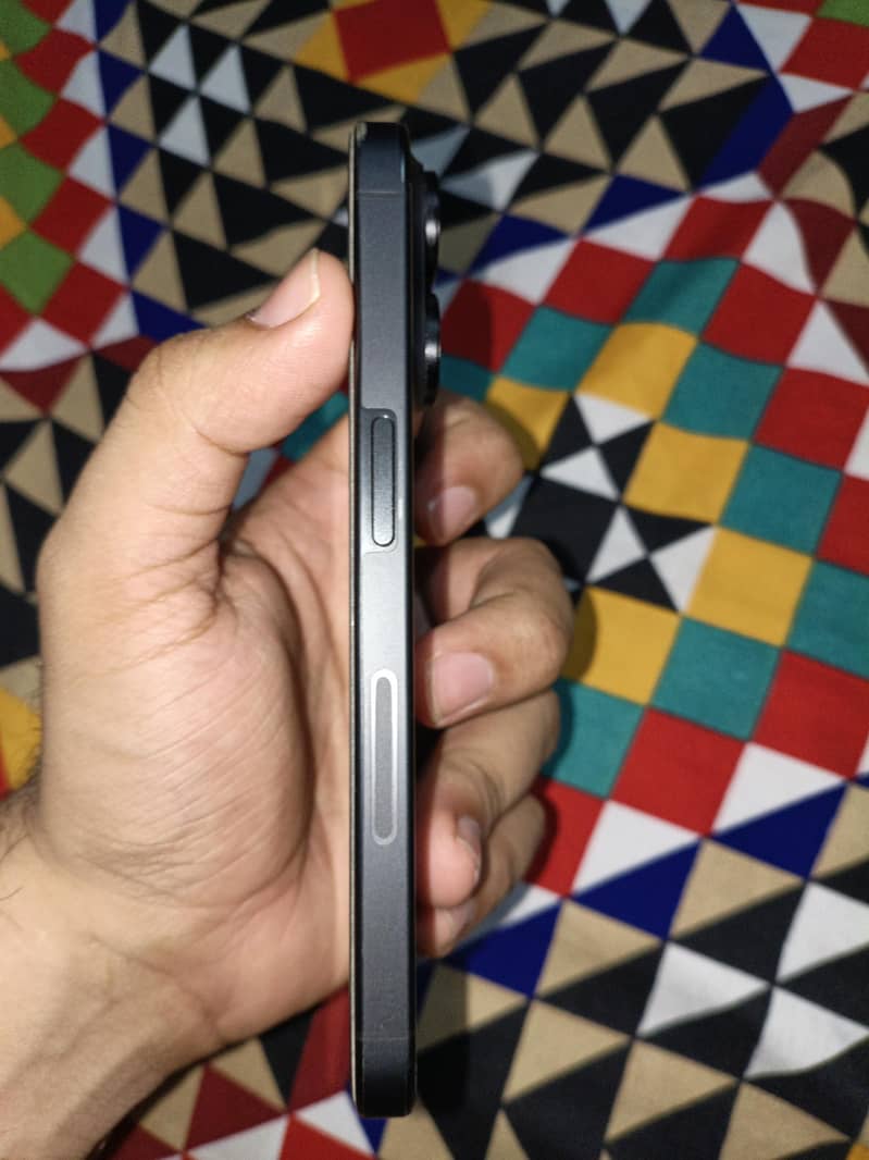 Apple iPhone 15 Pro 4