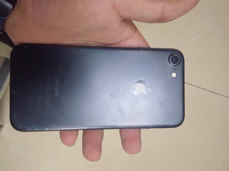 Apple iPhone 7 0