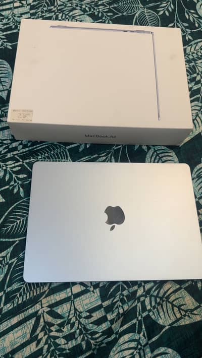 MacBook Air m4 13 inch 3 cycles