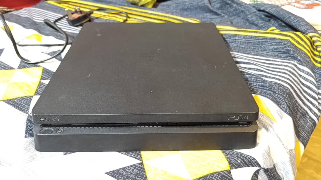 PS4 Slim 2