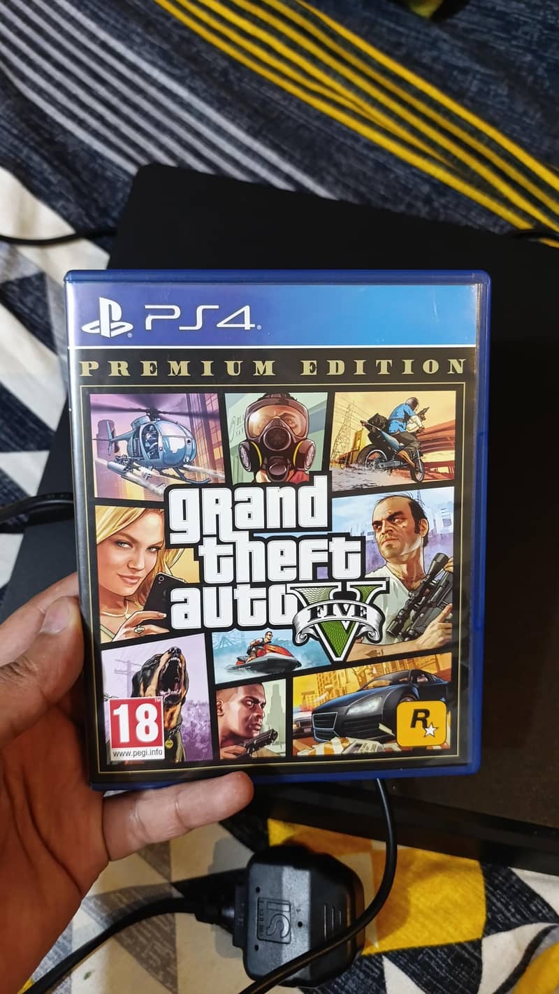 PS4 Slim 7