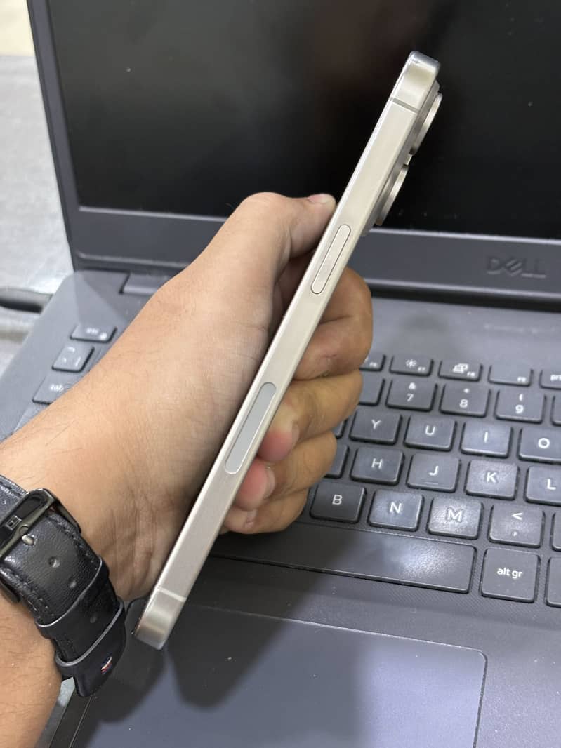 iPhone 15 Pro Max 5