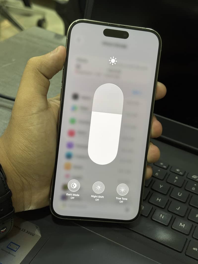 iPhone 15 Pro Max 8