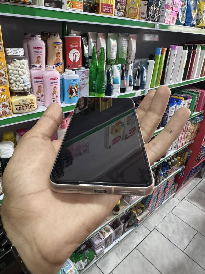Google pixel 8 4