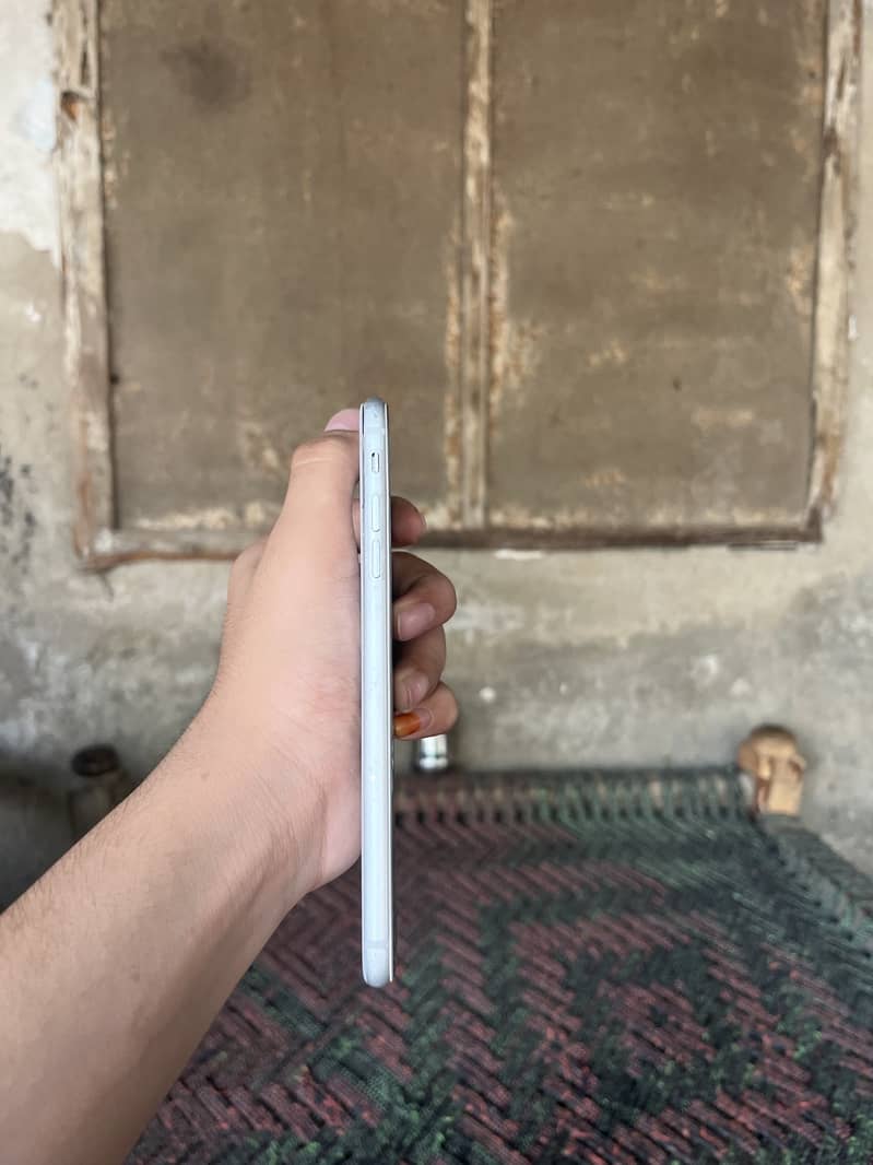 Apple iPhone 8 Plus 2