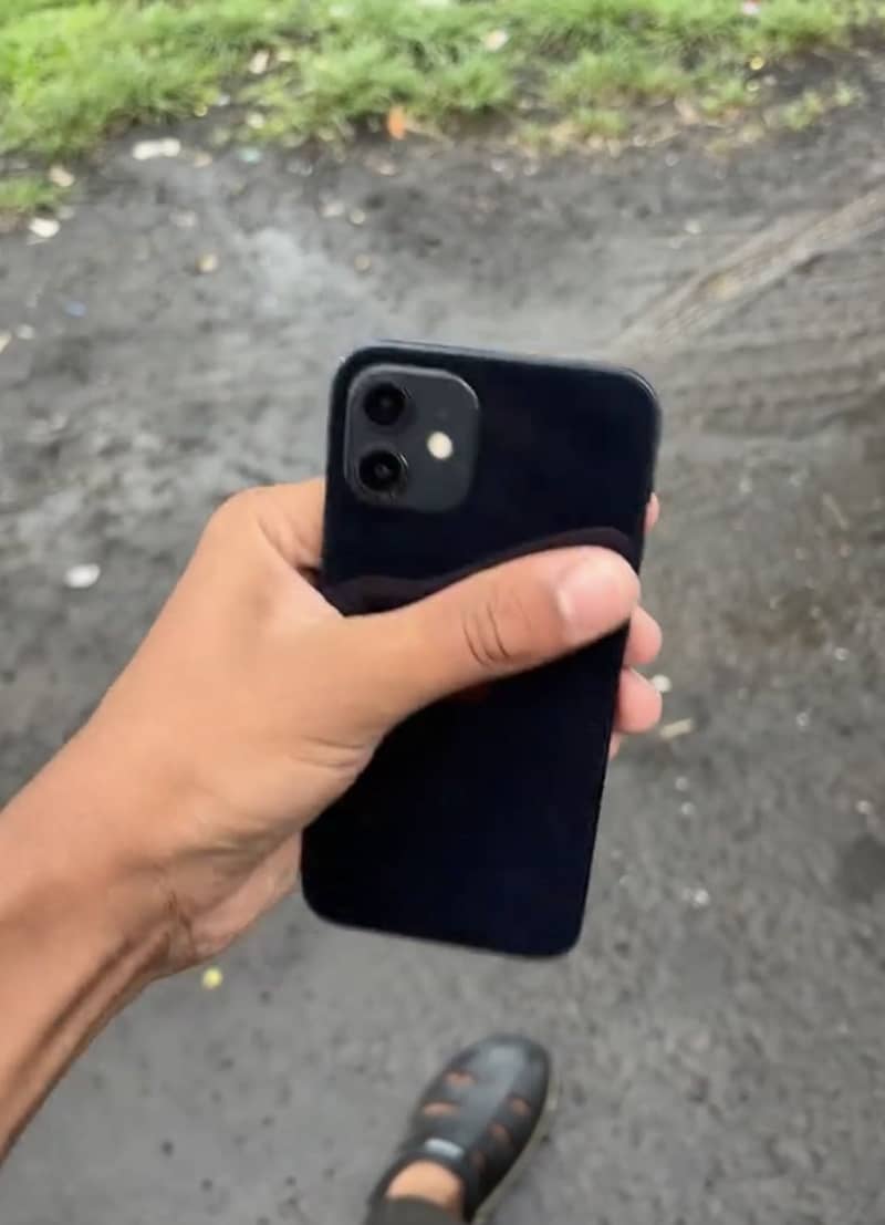 iPhone 12 (mint condition) 4
