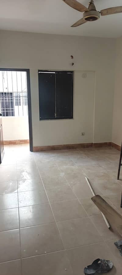 3rd floor flat of 3DD available for rent in ideal location