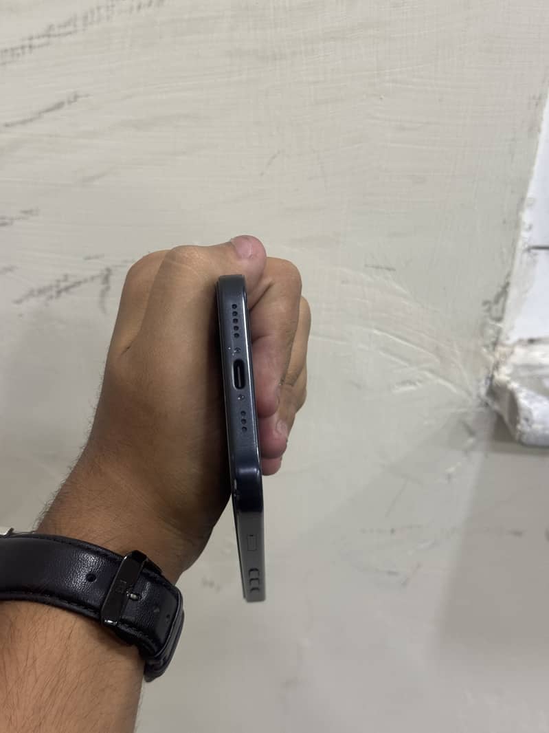 iPhone 16 3