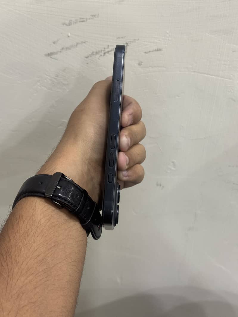 iPhone 16 4