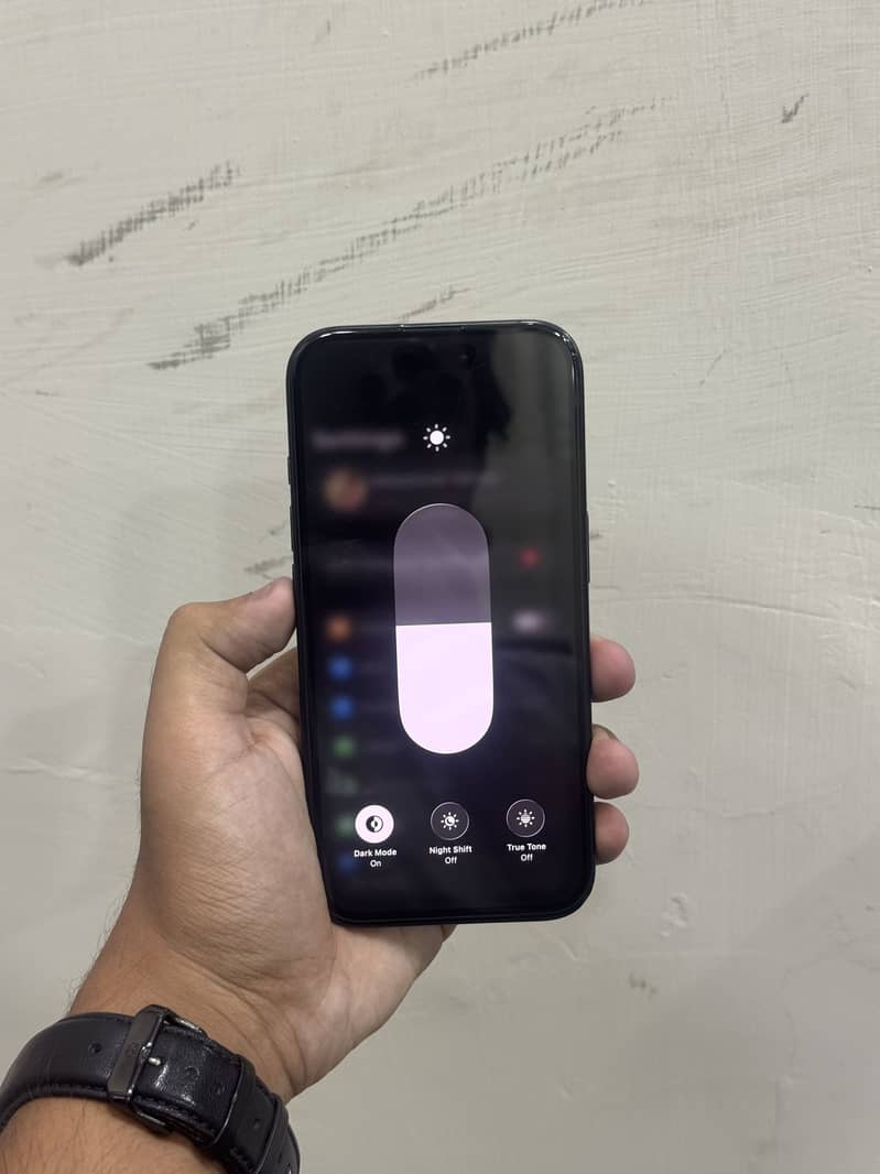 iPhone 16 8