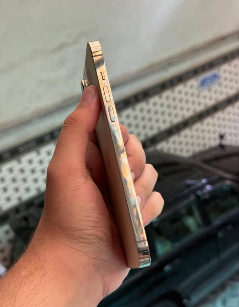 iPhone 14 pro max 2