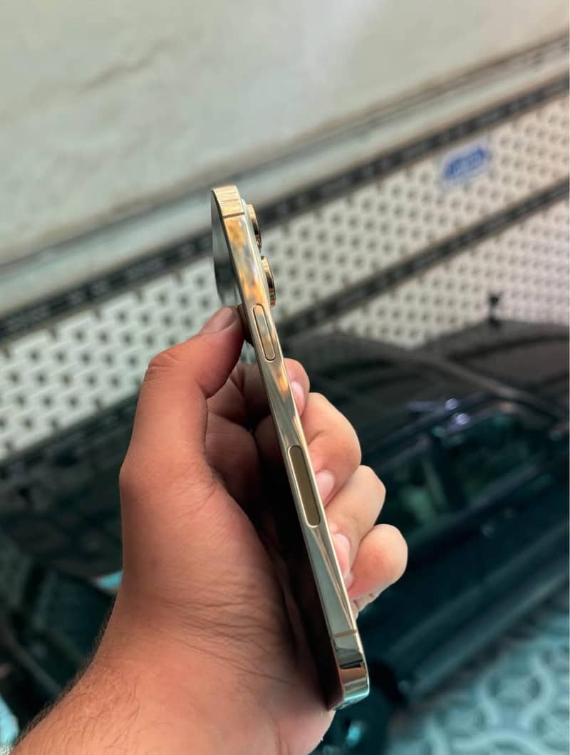 iPhone 14 pro max 3