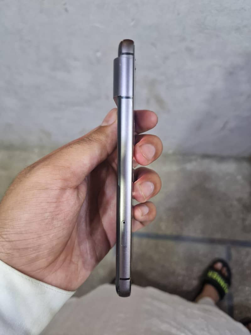Google Pixel 8 4