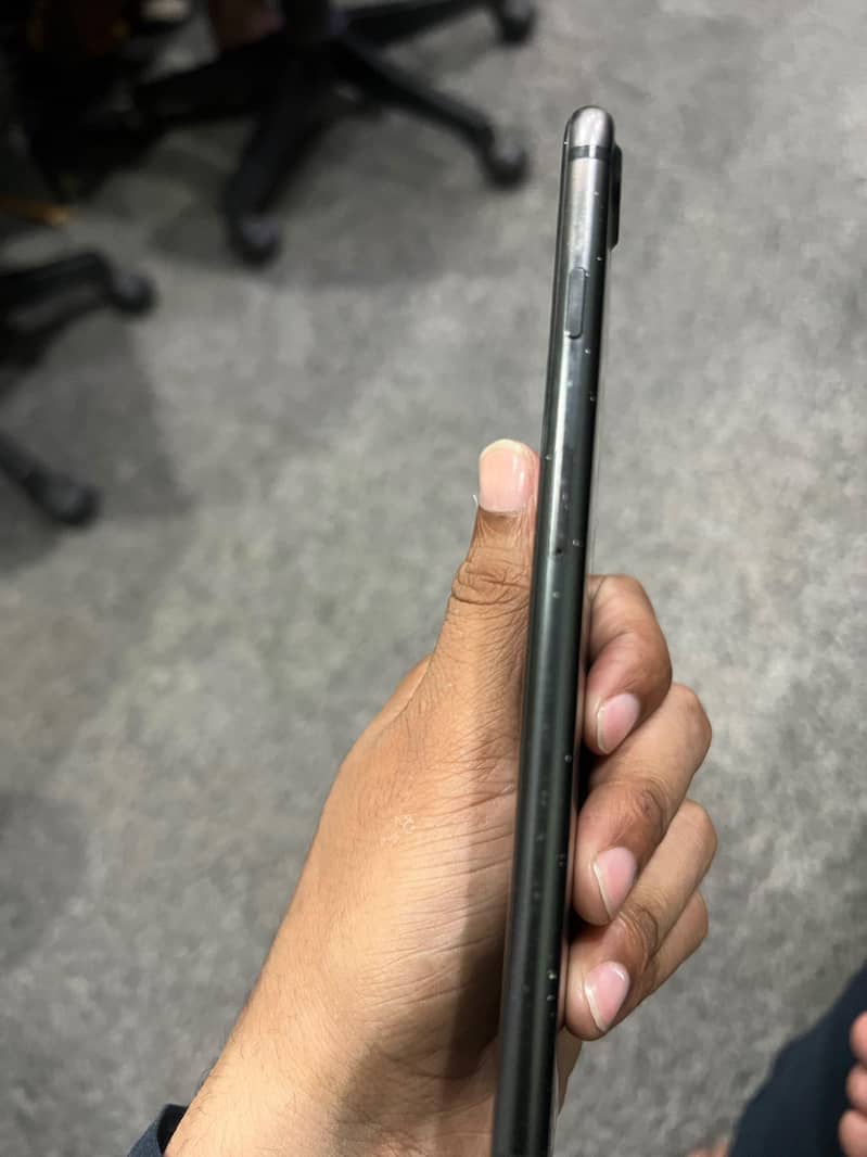 Apple iPhone 7 Plus 4