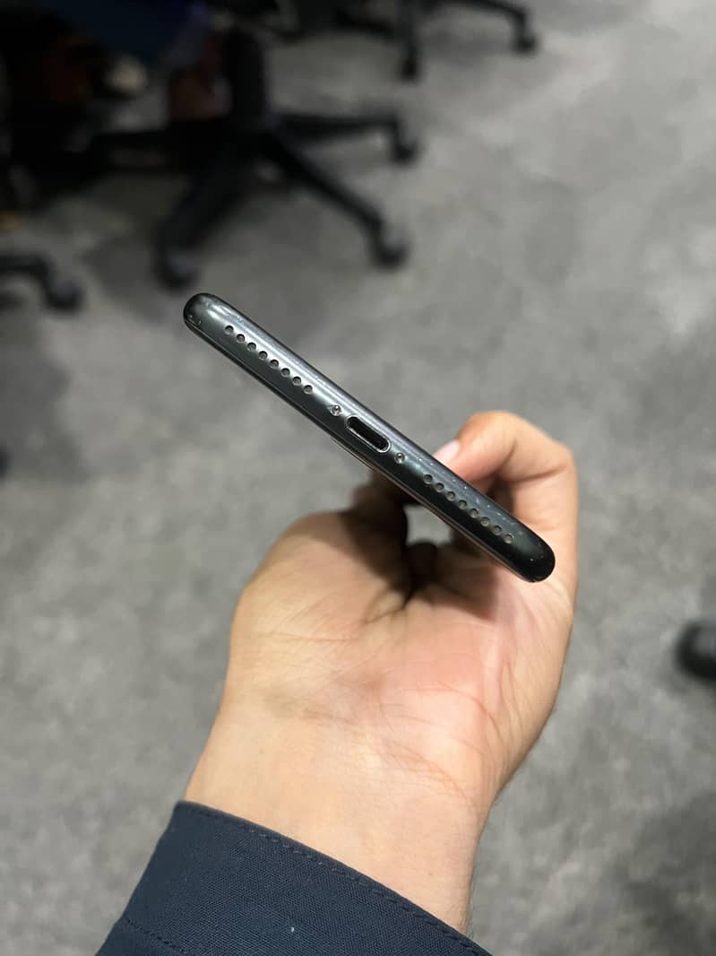 Apple iPhone 7 Plus 5