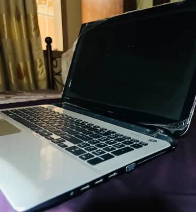 TOSHIBA LAPTOP