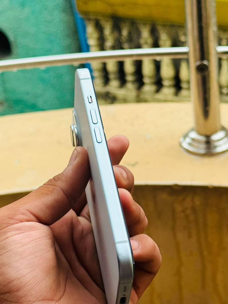 Apple iPhone 15 2