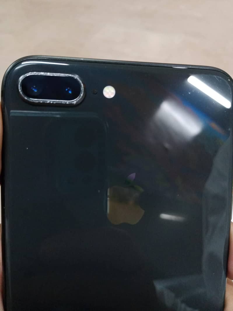 Apple iPhone 8 Plus 1