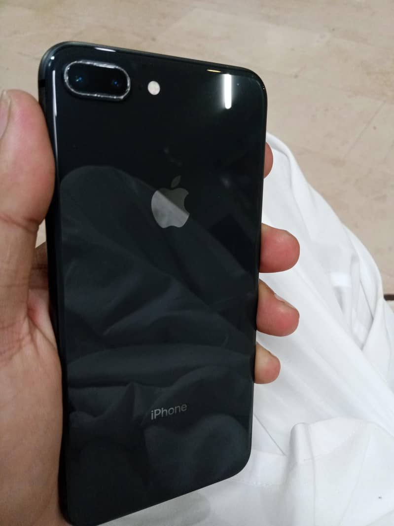 Apple iPhone 8 Plus 2