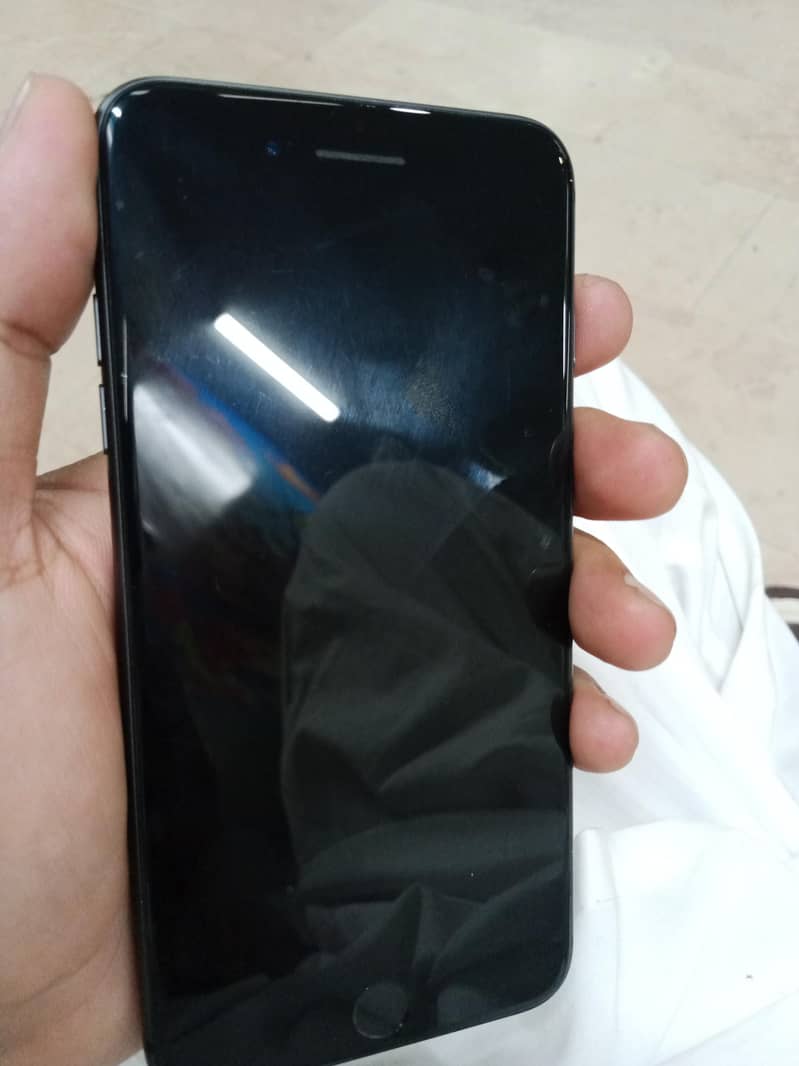 Apple iPhone 8 Plus 3